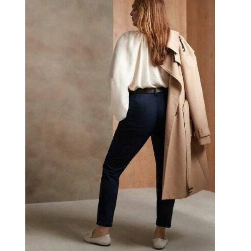 NWT! Banana Republic Navy Sloan Cargo Pants - Size 8 - Picture 3 of 4